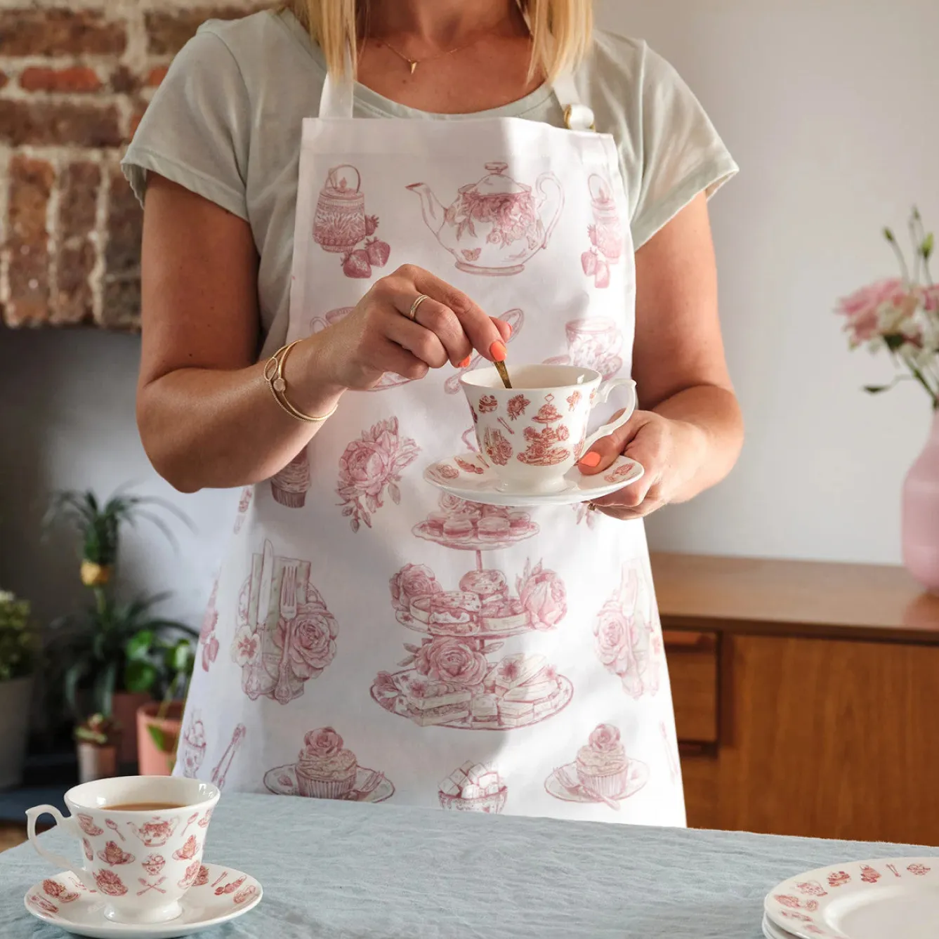 Victoria Eggs Afternoon Tea China Cup & Saucer- Tea|Teacups