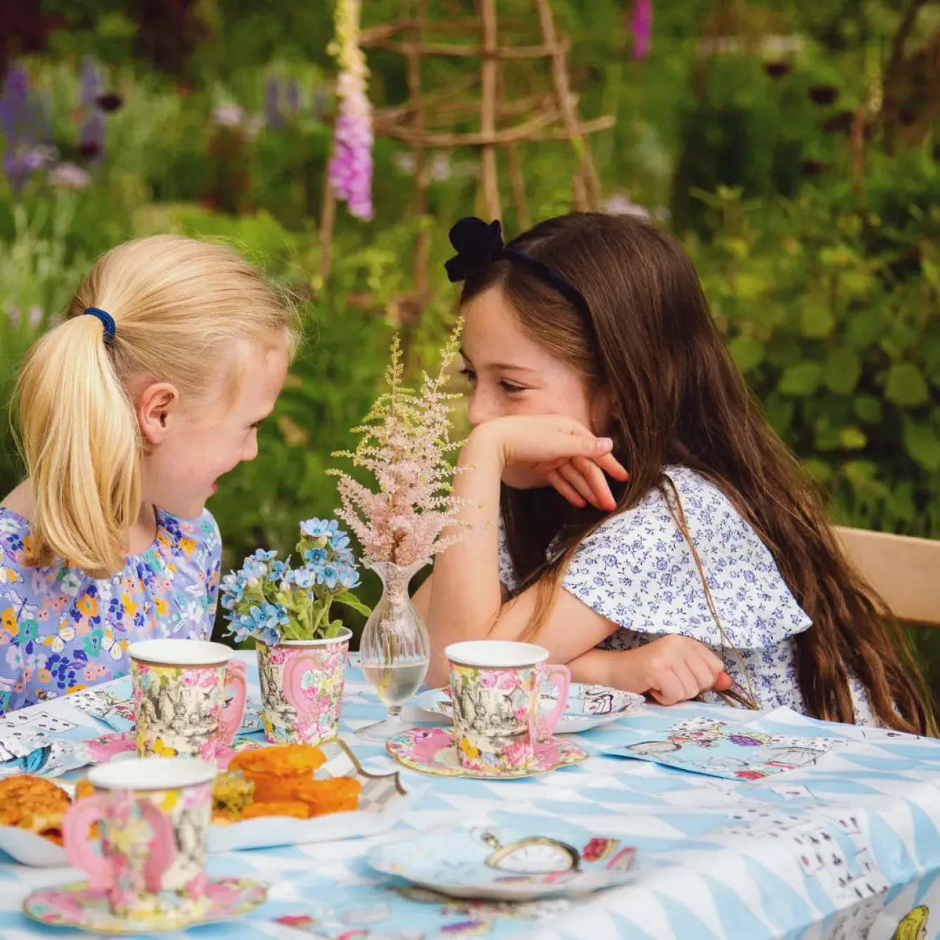 Talking Tables Alice in Wonderland Teacups & Saucer Set - 12 pack- Picnic|Tea