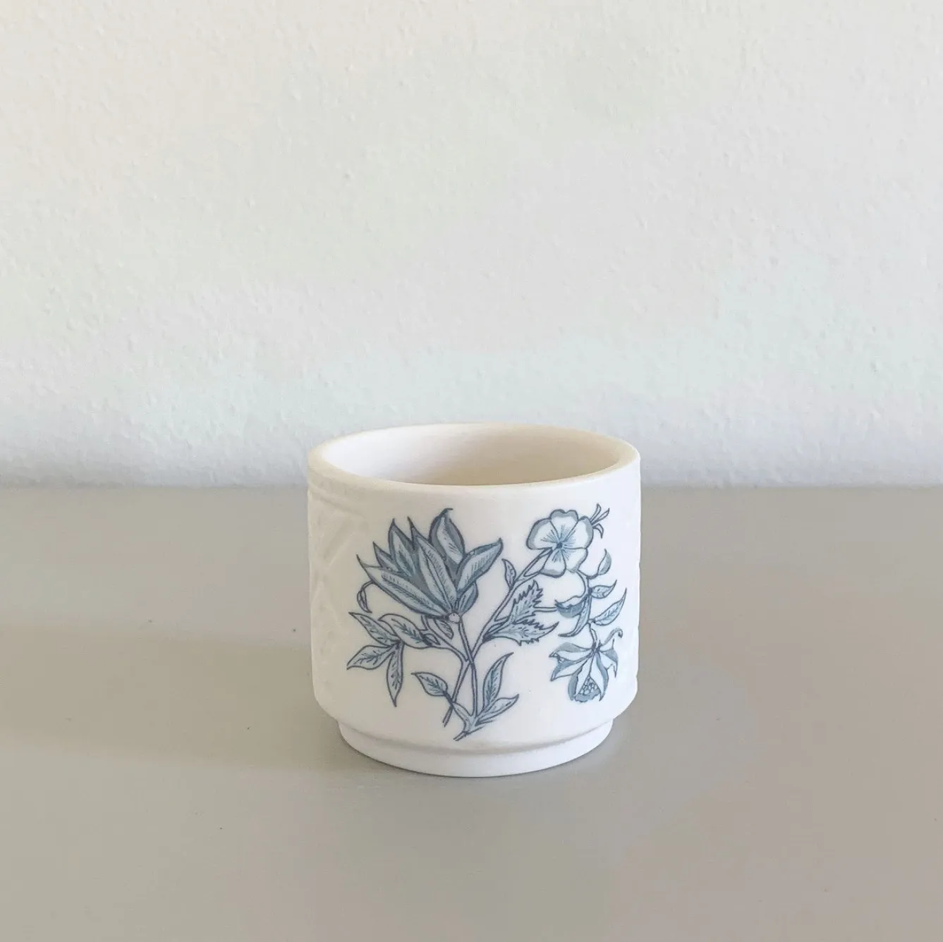 Alex Allday Azalea Ceramic Small Footed Tea Light Holder- Tea|Home Fragrance