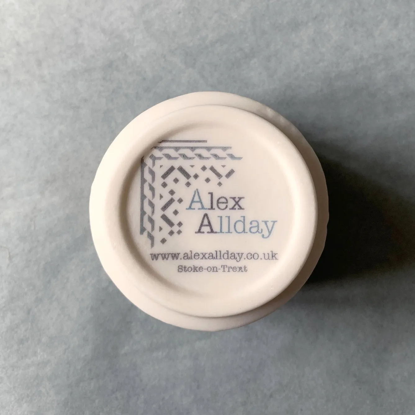 Alex Allday Azalea Ceramic Small Footed Tea Light Holder- Tea|Home Fragrance