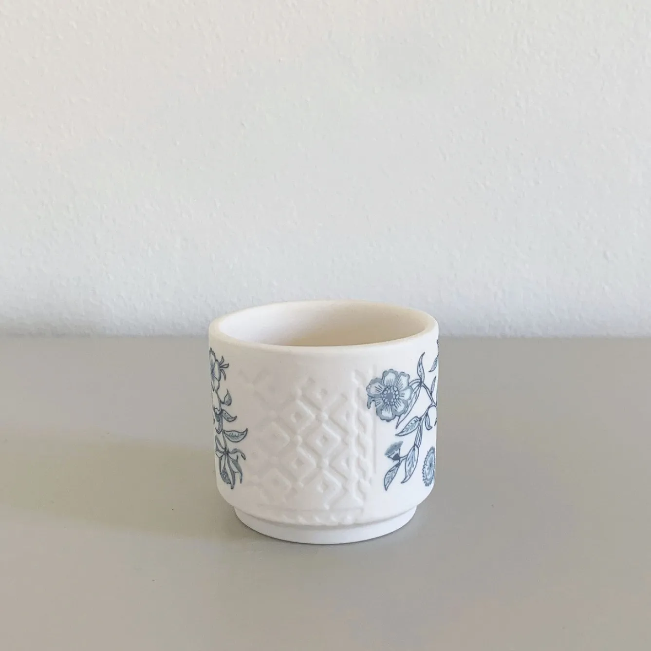 Alex Allday Azalea Ceramic Small Footed Tea Light Holder- Tea|Home Fragrance
