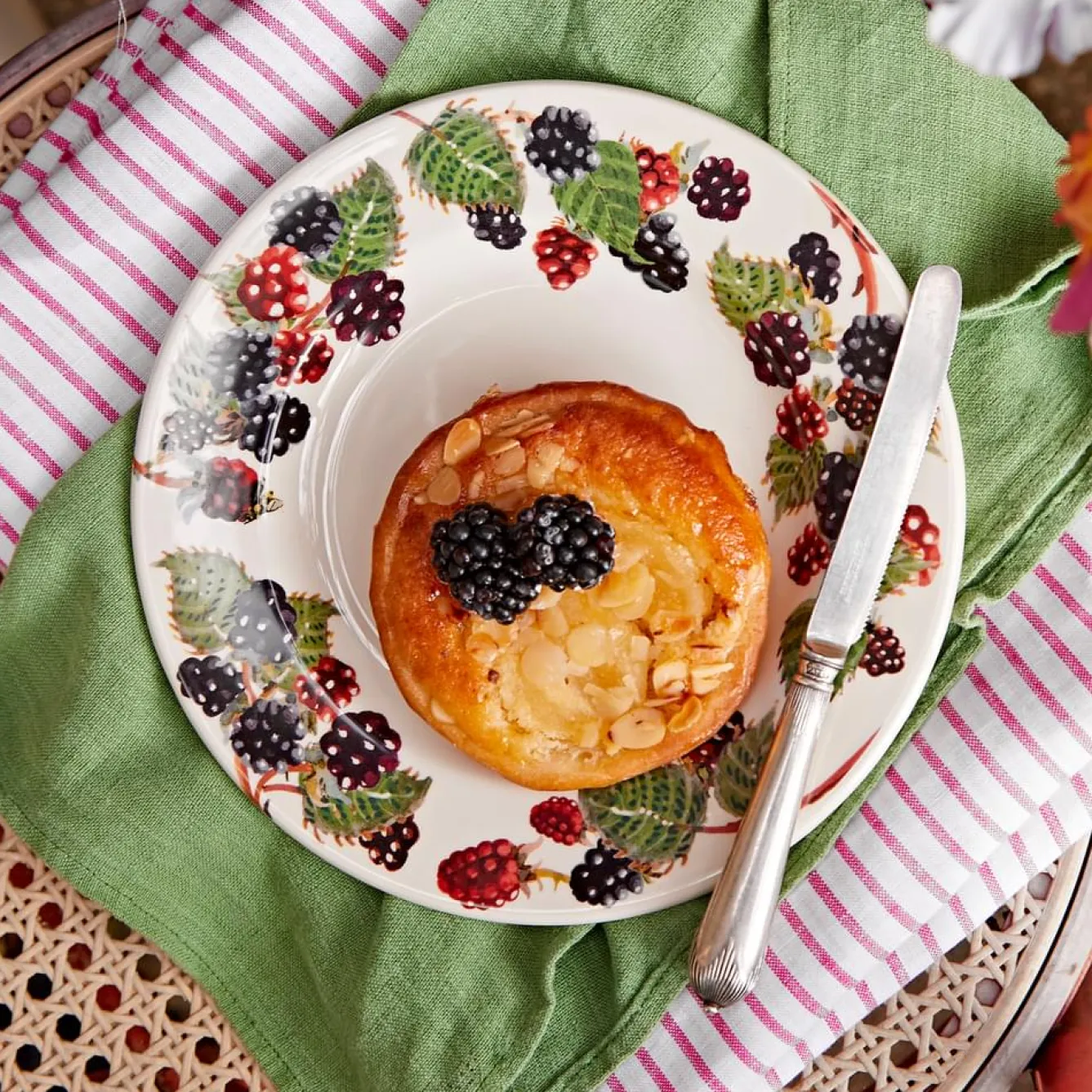 Emma Bridgewater Blackberry 8 1/2 Plate- Plates