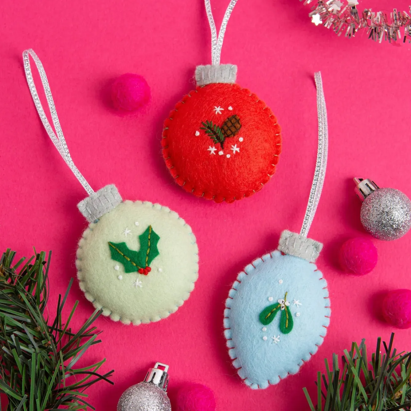 Hawthorn Handmade Christmas Baubles Felt Craft Kit- Crafts|Children