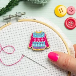 Hawthorn Handmade Christmas Jumper Magnetic Needle Holder- Crafts