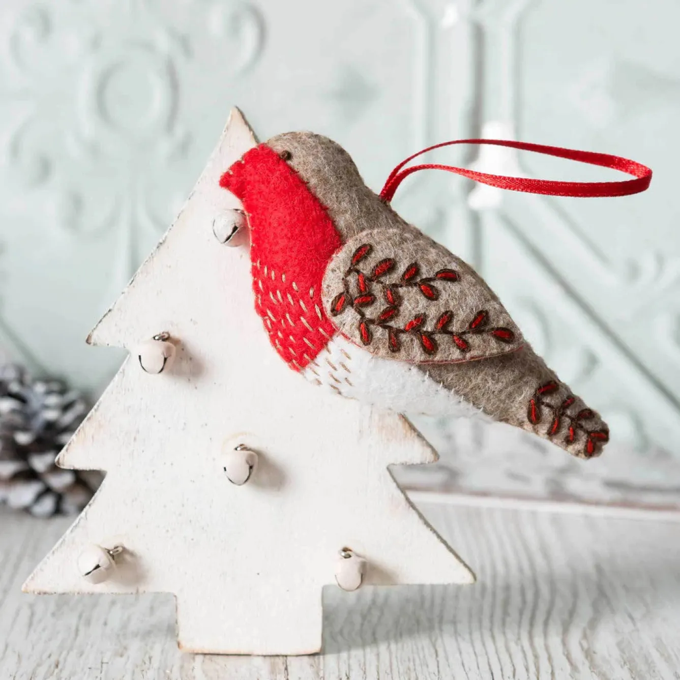Corinne Lapierre Embroidered Robin Wool Mix Felt Craft Kit- Christmas|Seasonal Decor