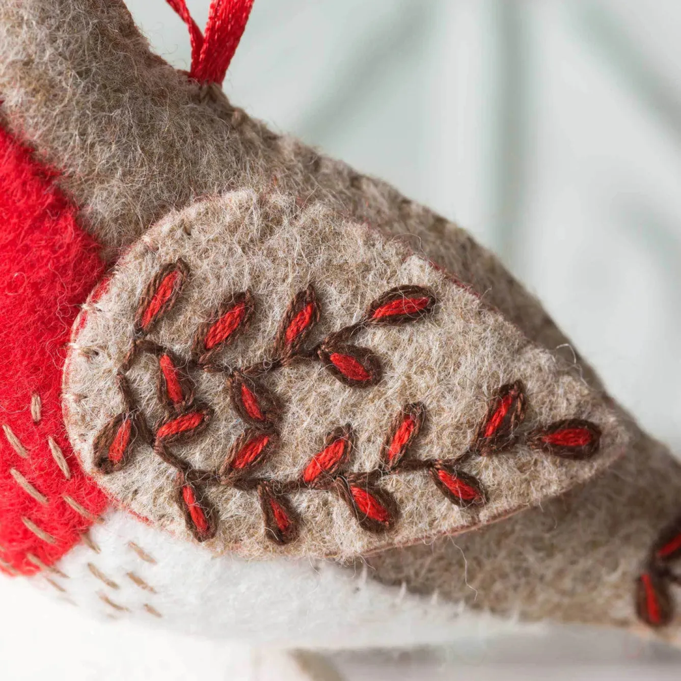 Corinne Lapierre Embroidered Robin Wool Mix Felt Craft Kit- Christmas|Seasonal Decor