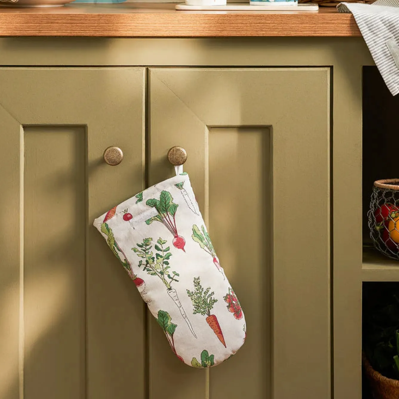 Sophie Allport Garden Vegetables Oven Mitt- Oven Gloves/Mitts