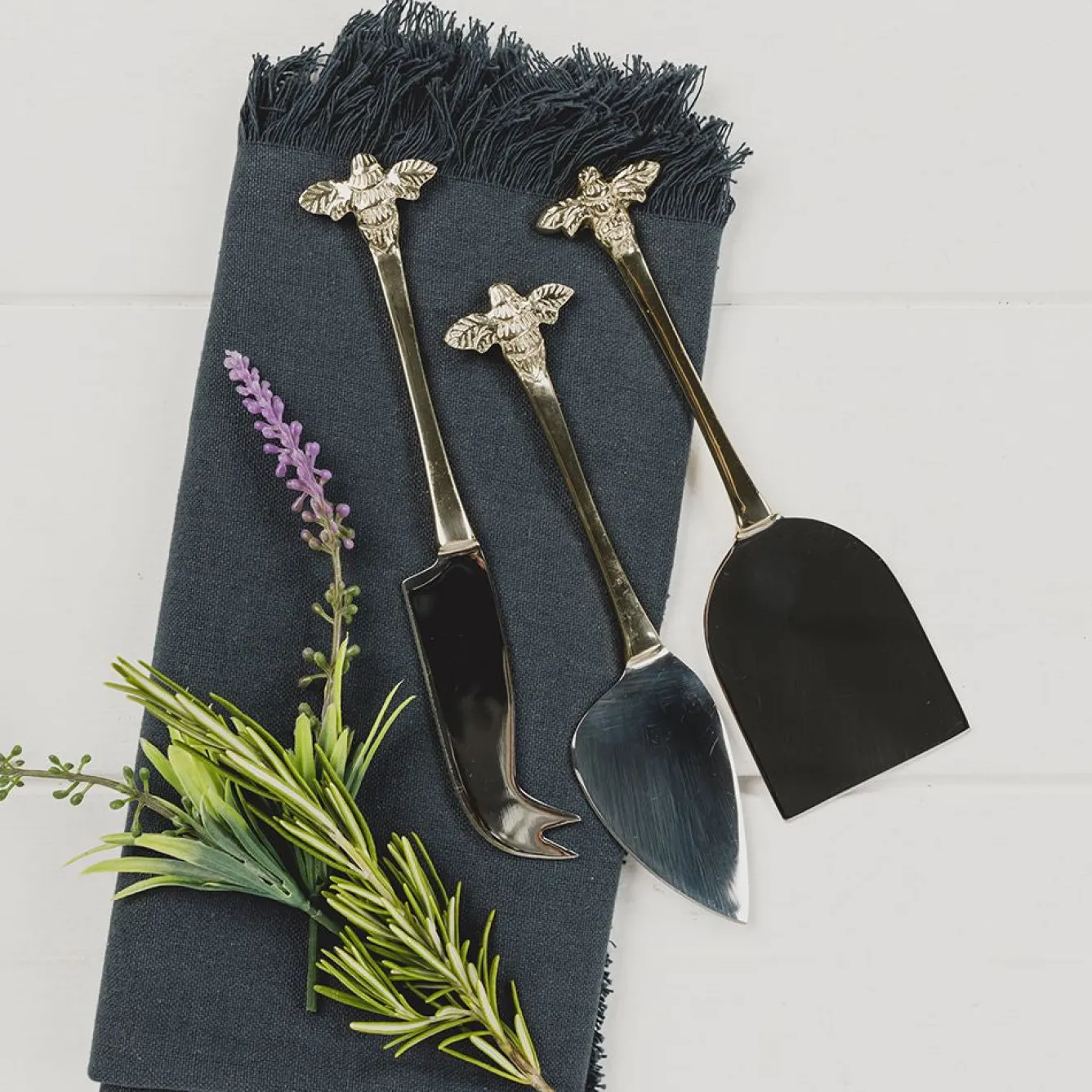 Selbrae Gold Bee Cheese Knives Set of 3- Tea
