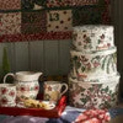 Emma Bridgewater Hawthorn Berries Set of 3 Round Cake Tins- Christmas|Christmas