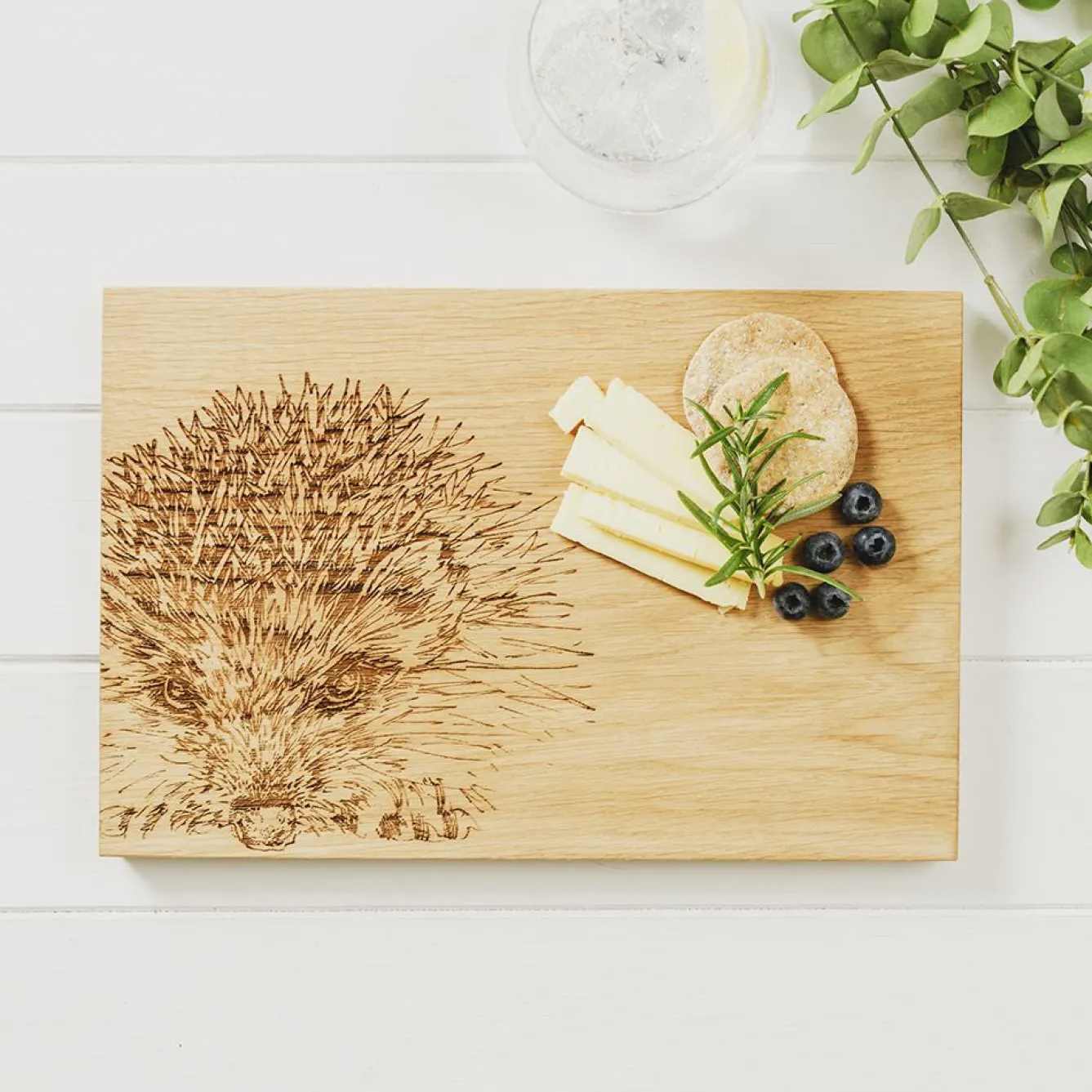 Selbrae Hedgehog Oak Serving Board 12in- Tea|Serving Plates & Boards