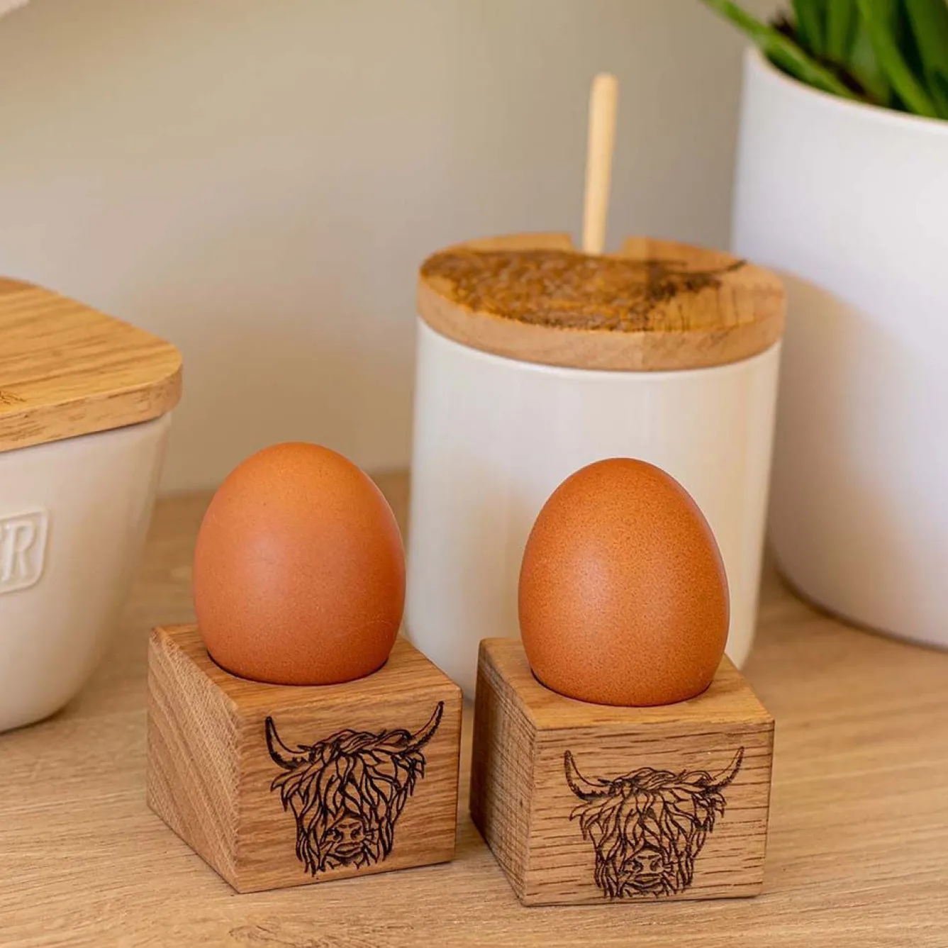 Selbrae Highland Cow Oak Egg Cups - Set of 2- Tea|Egg Cups