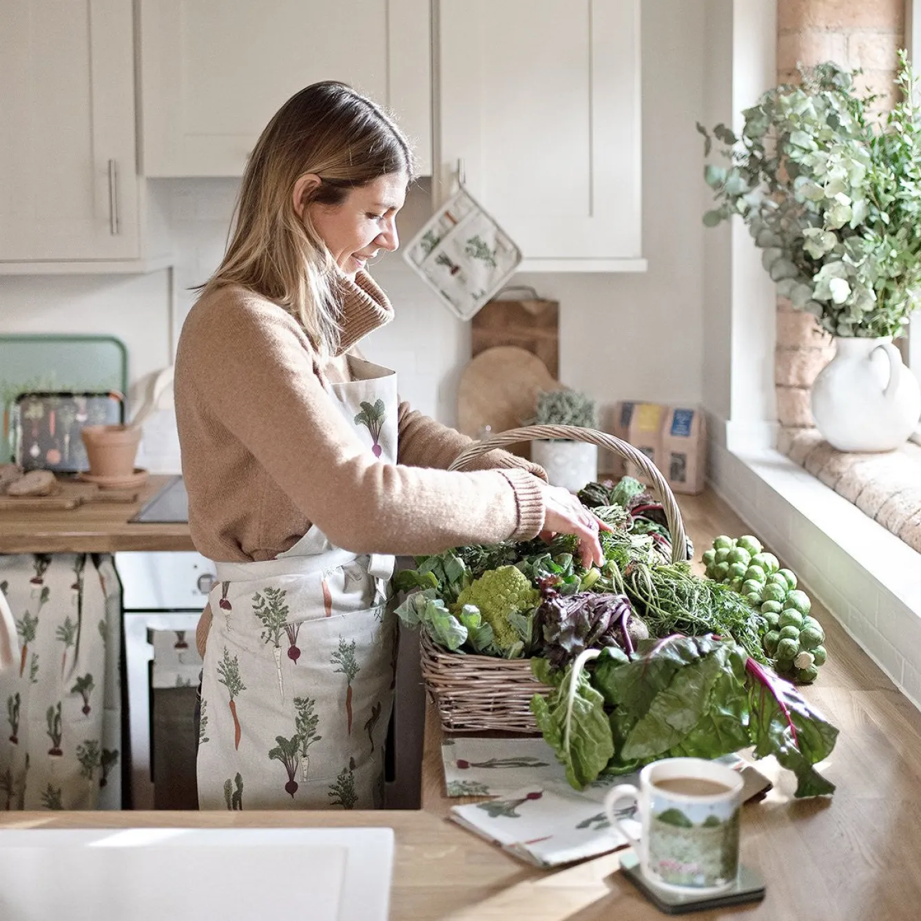 Sophie Allport Home Grown Adult Apron- Tea|Gardening