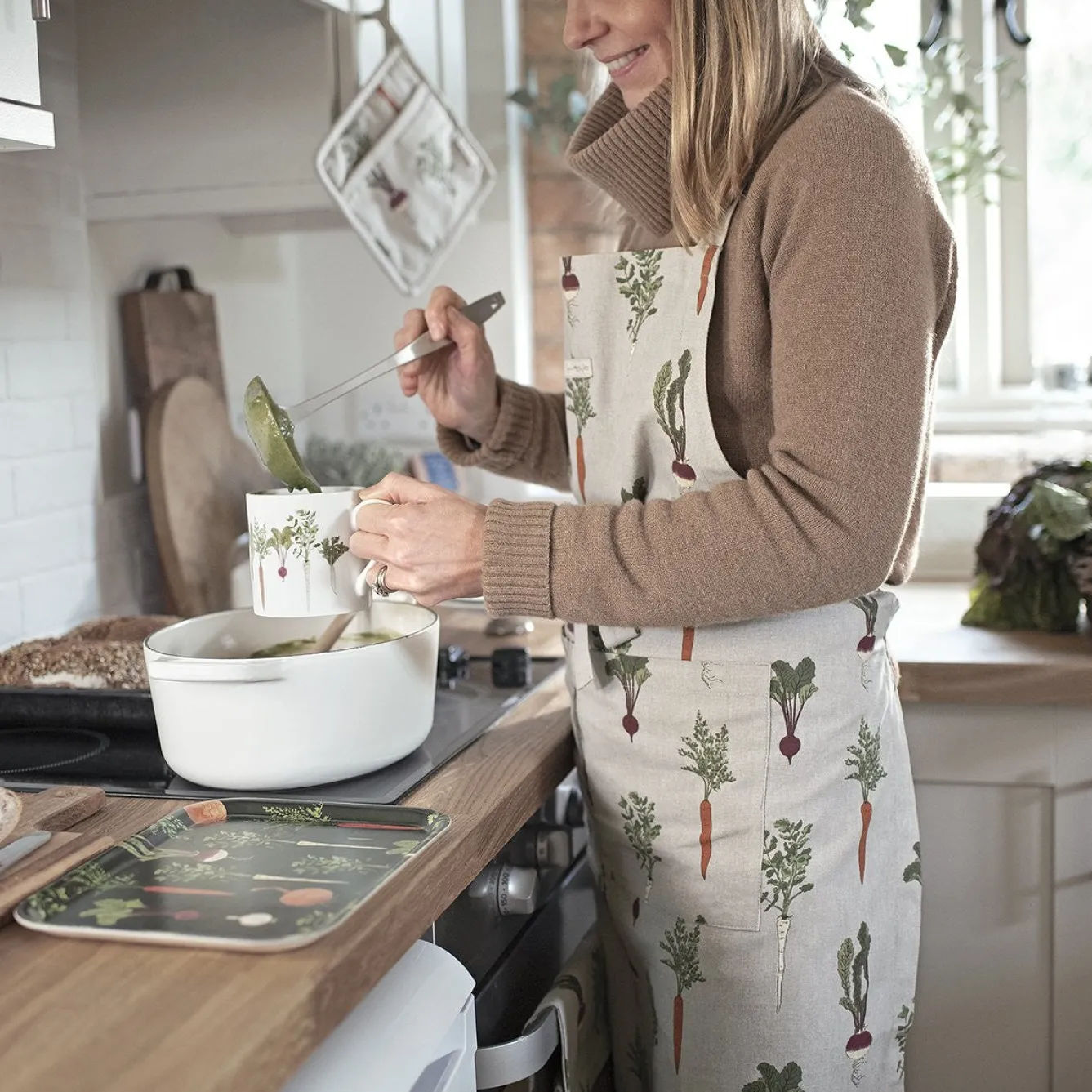 Sophie Allport Home Grown Adult Apron- Tea|Gardening