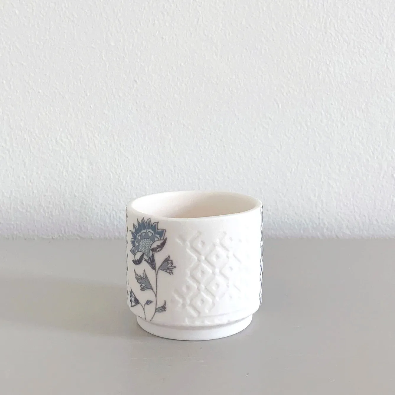 Alex Allday Jasmine Ceramic Small Footed Tea Light Holder- Tea|Home Fragrance