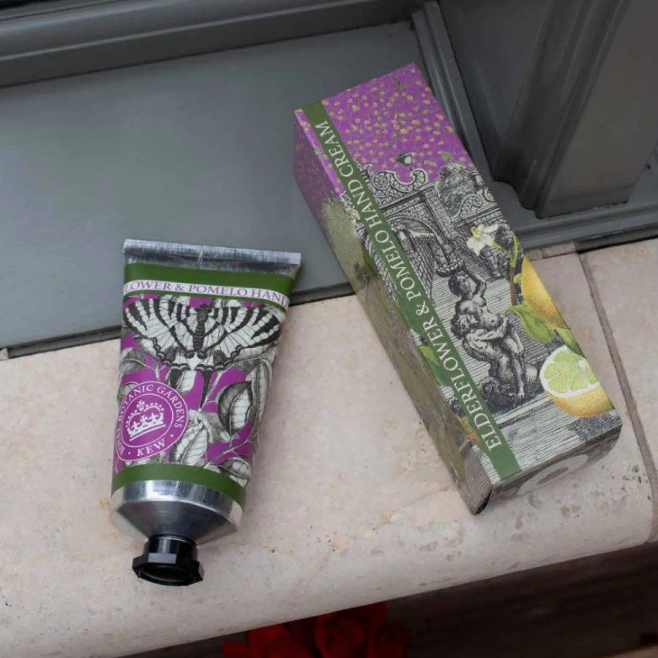 English Soap Company Kew Gardens Elderflower & Pomelo Hand Cream- Soaps & Lotions