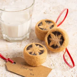 Hawthorn Handmade Mince Pies Mini Felting Kit- Crafts