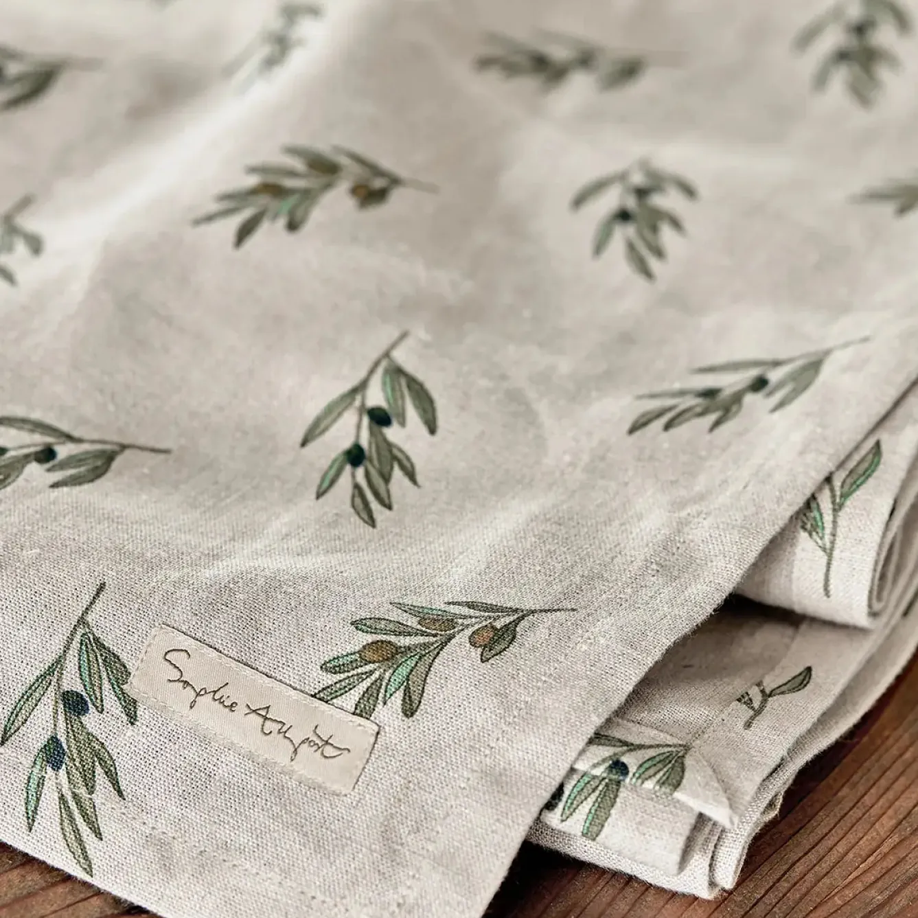 Sophie Allport Olive Linen Table Runner- Tea|Table Runners