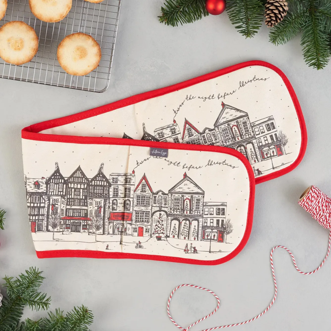 Victoria Eggs Santa's Sleigh Double Oven Glove- Christmas|Oven Gloves/Mitts