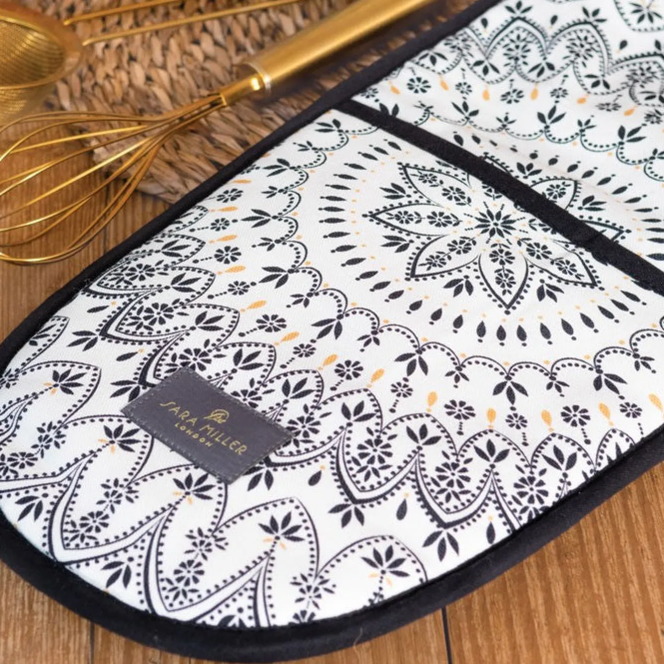 Sara Miller London Sara Miller Artisanne Noir Double Oven Glove- Tea|Tea