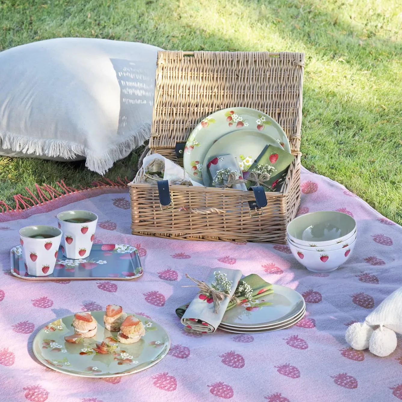 Sophie Allport Strawberries Knitted Picnic Blanket- Picnic
