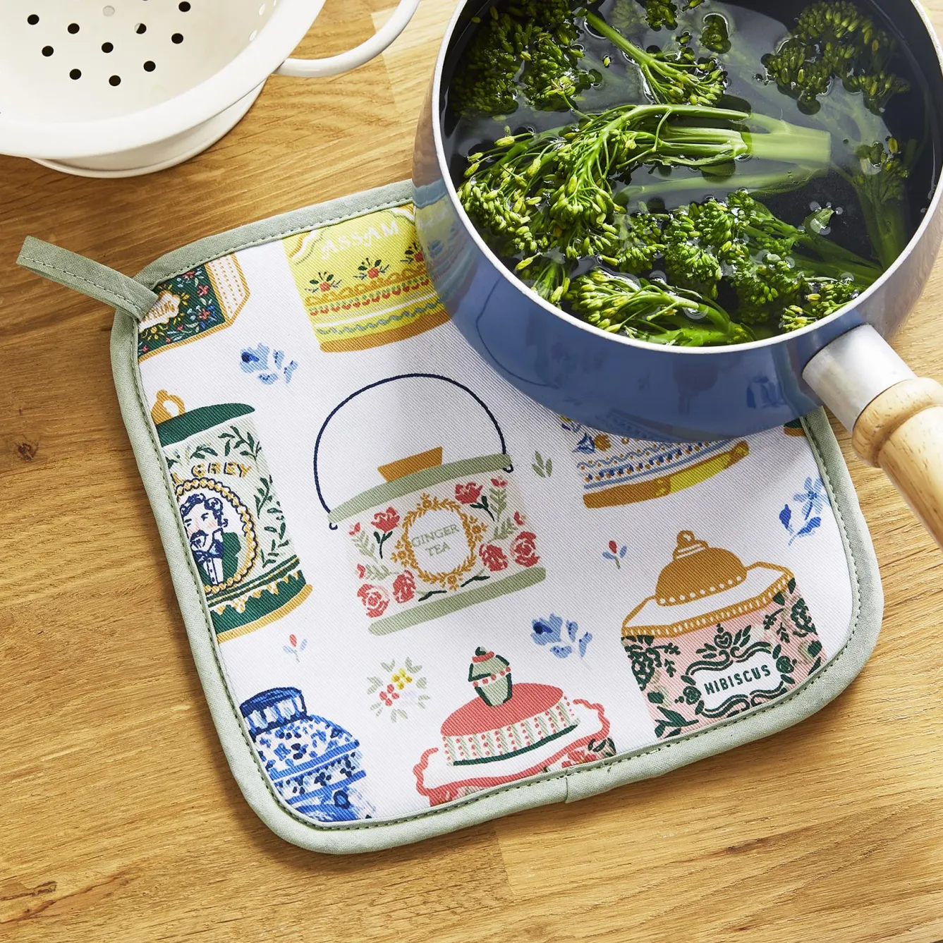 Ulster Weavers Tea Tins Pot Mat- Pot Grabs